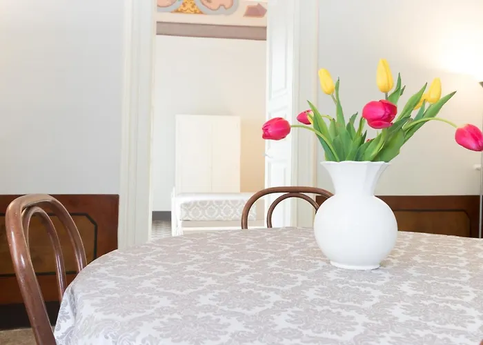 Luxury By And So לצ'ה